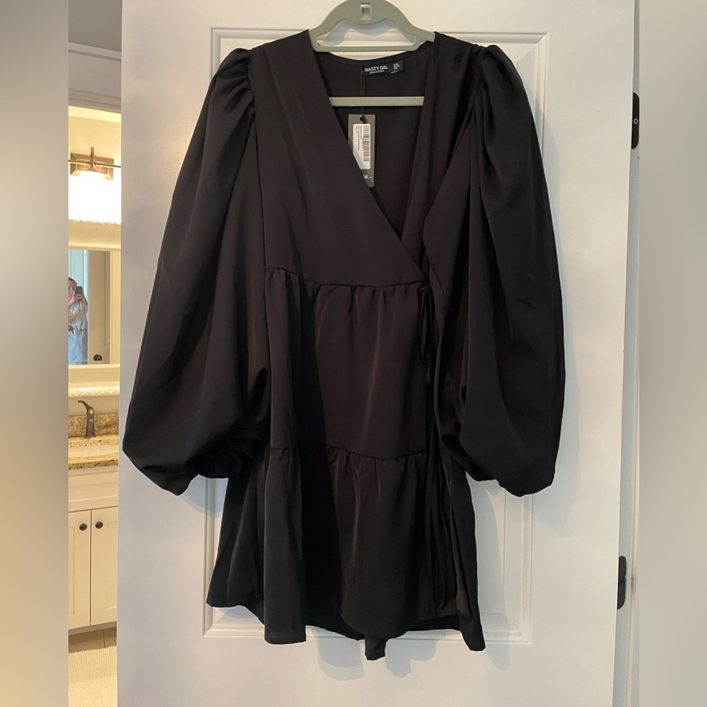 NWT Nasty Gal puff sleeve dress